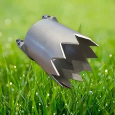 3902